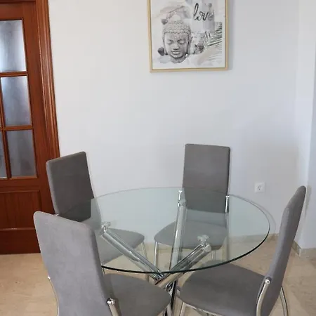 Spectacular Views. New With Free Parking Apartment *