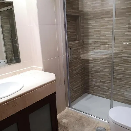 Spectacular Views. New With Free Parking Apartment *