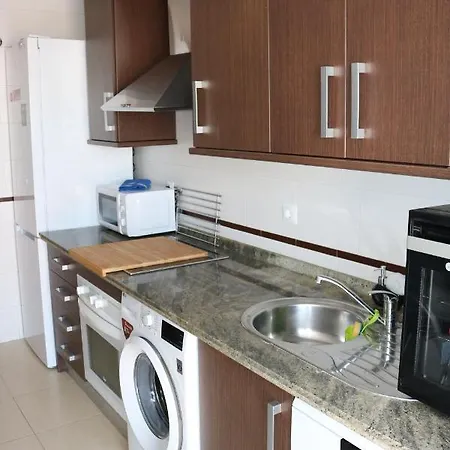 Apartment Spectacular Views. New With Free Parking *