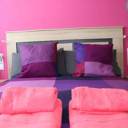Apartment Spectacular Views. New With Free Parking