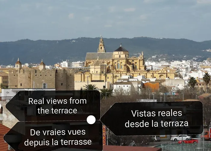 Spectacular Views. New With Free Parking Apartment