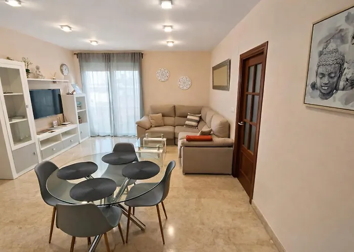 Spectacular Views. New With Free Parking Apartment *