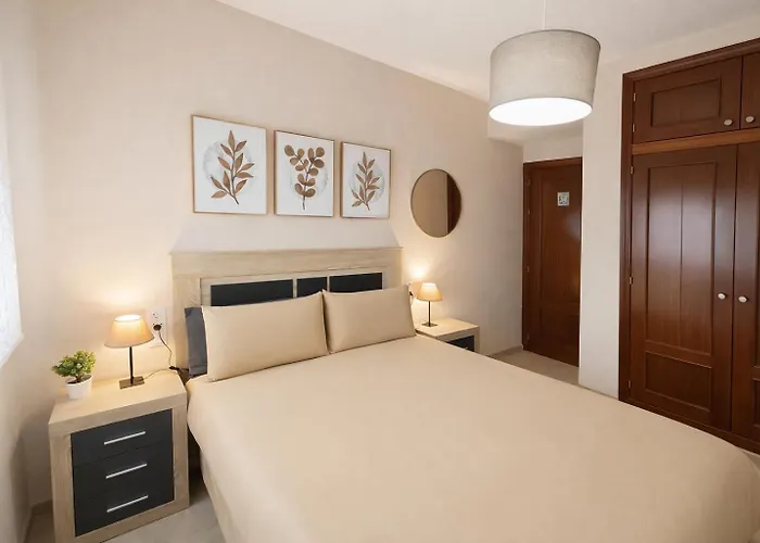 Apartment Spectacular Views. New With Free Parking