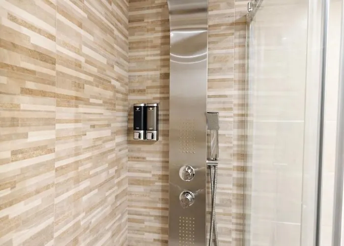 Apartment Spectacular Views. New With Free Parking *