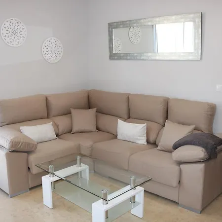 Spectacular Views. New With Free Parking Apartment