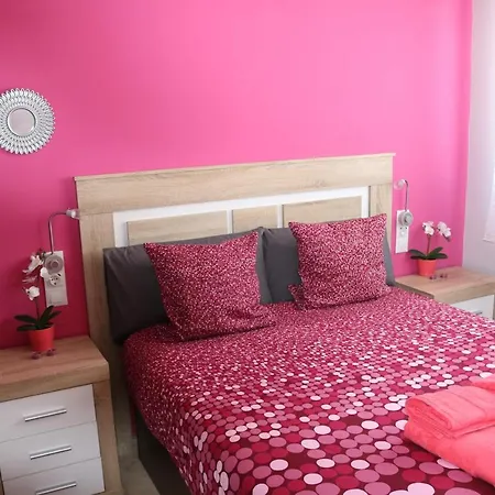 Spectacular Views. New With Free Parking Apartment *