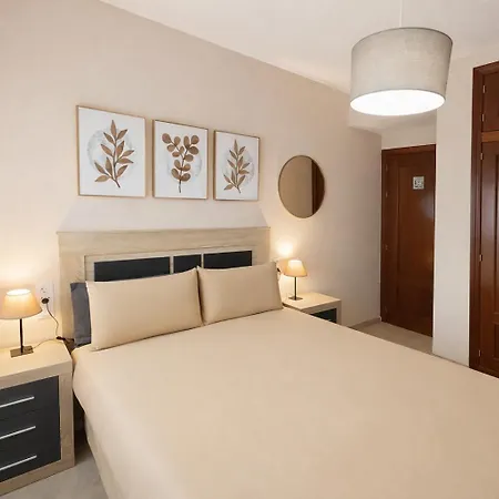 Apartment Spectacular Views. New With Free Parking
